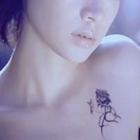 带纹身的女生头像 超拽的纹身QQ女生头像