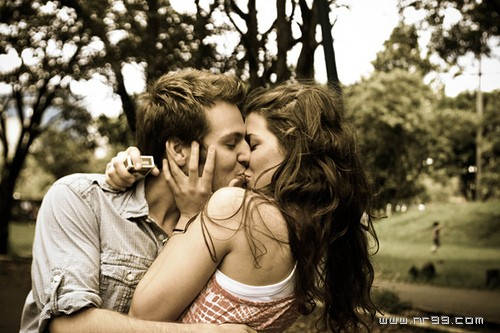 欧美情侣性感的接吻图片